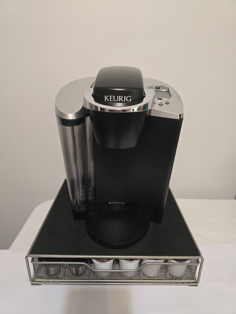 Keurig B60 Special Edition coffee brewing system with some kcups & kcup storage